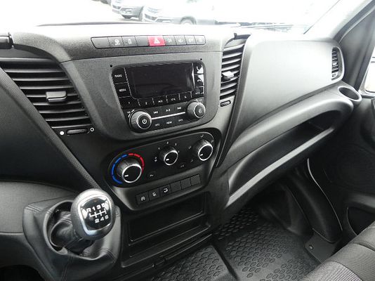 Vehicle image 6 / 6