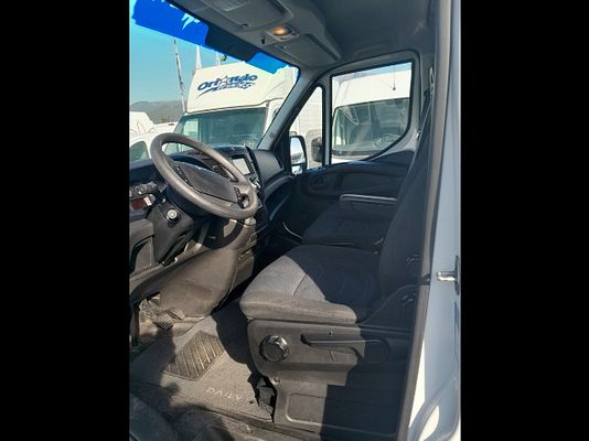 Vehicle image 12 / 20