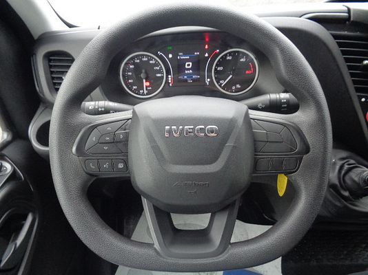 Vehicle image 8 / 14