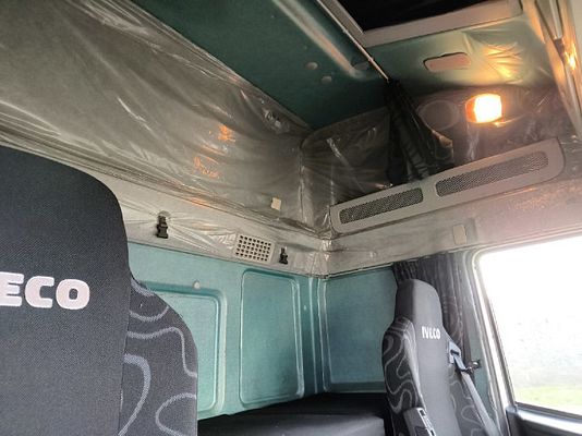 Vehicle image 5 / 17