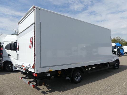 Vehicle image 4 / 7