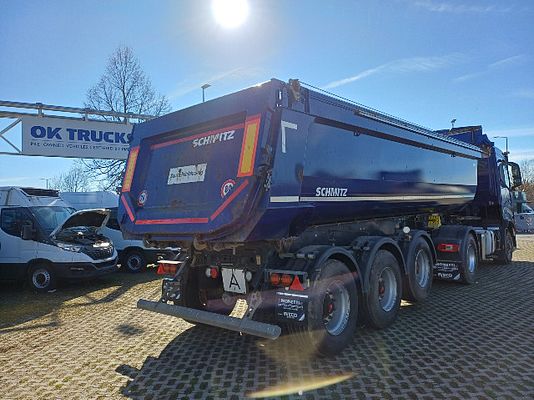 Vehicle image 2 / 15