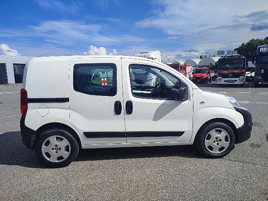 Vehicle image 4 / 10