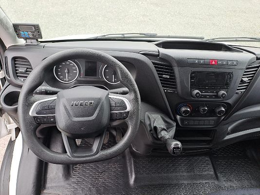 Vehicle image 14 / 17