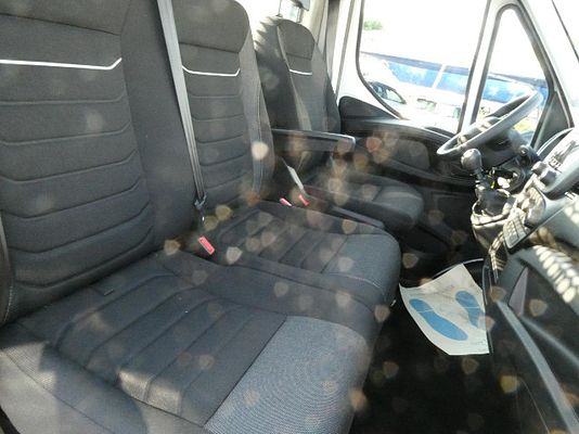 Vehicle image 6 / 14