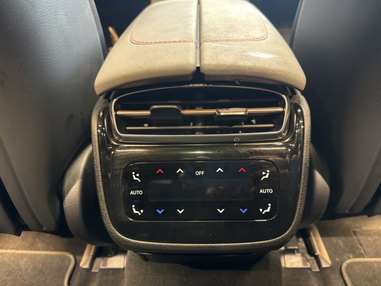 Photo du v&eacute;hicule 15 / 18