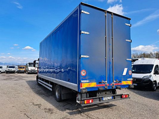 Vehicle image 8 / 14