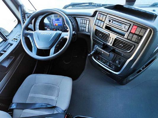 Vehicle image 9 / 15
