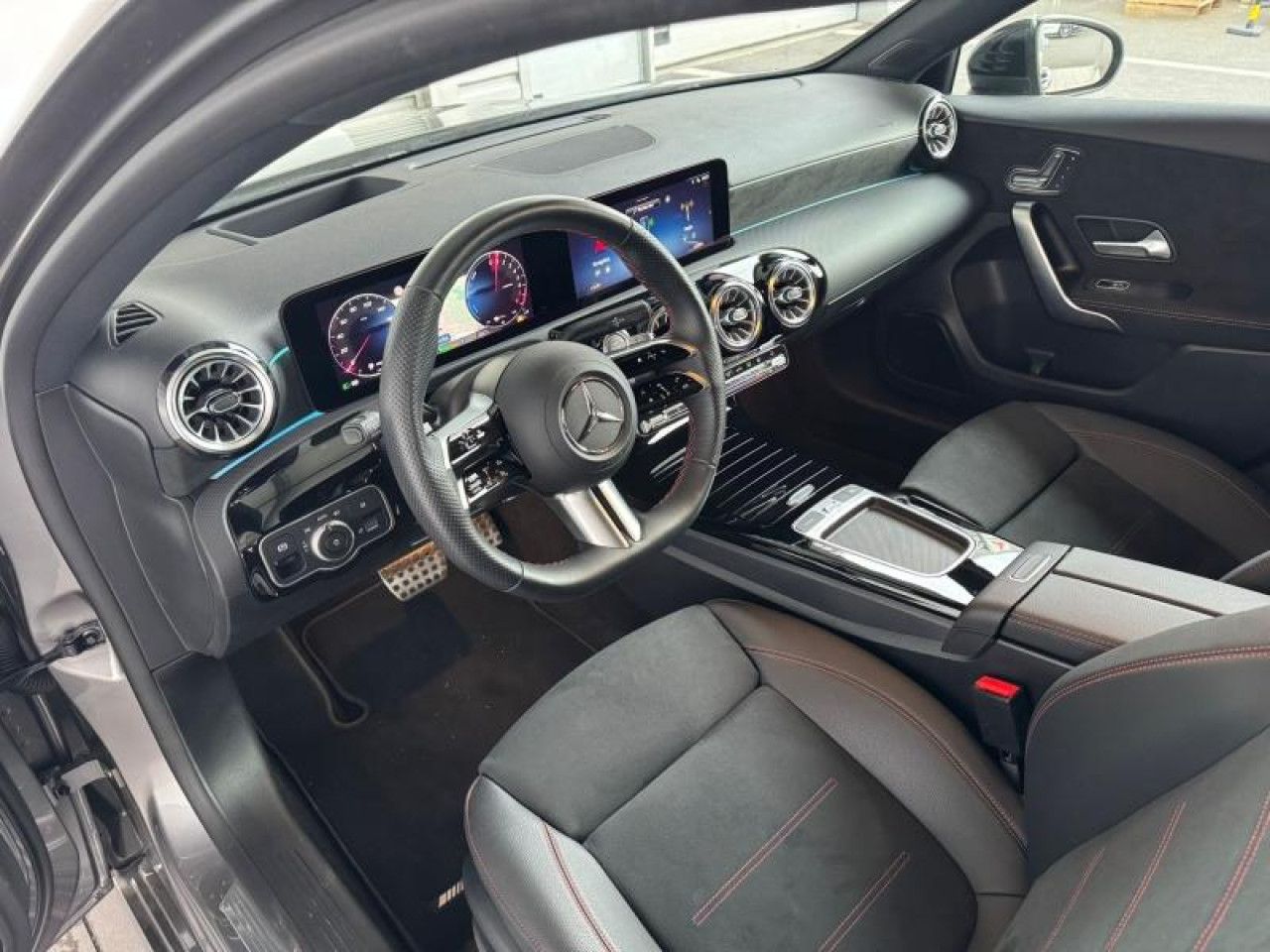 Photo du v&eacute;hicule 13 / 18