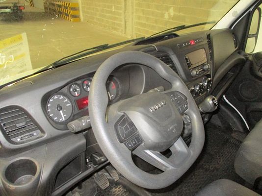 Vehicle image 4 / 5