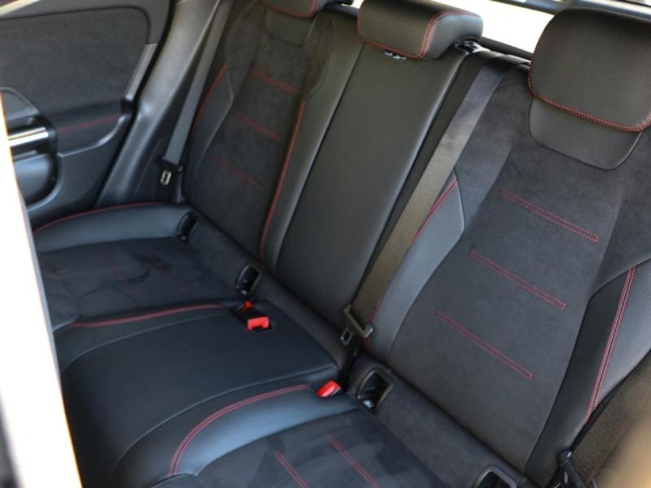 Photo du v&eacute;hicule 14 / 18