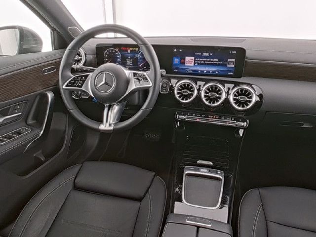 Mercedes-Benz A 220