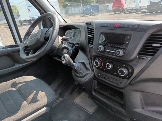 Vehicle image 4 / 4