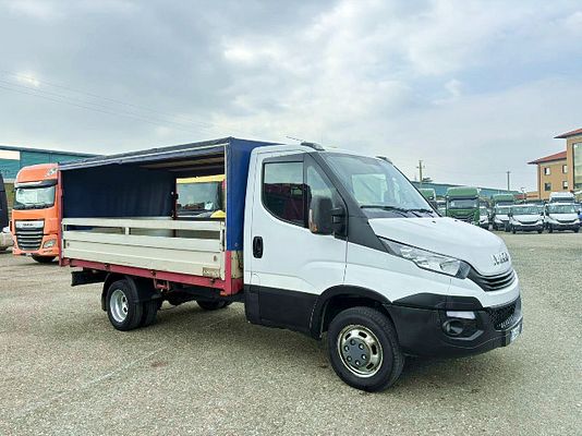 Vehicle image 3 / 15