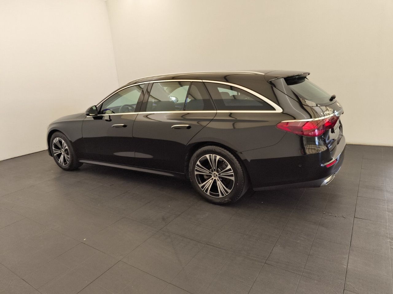 Mercedes-Benz E-Klasse – Bild 8