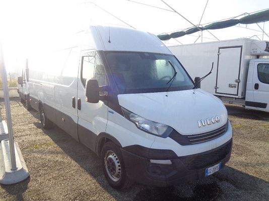 Vehicle image 2 / 11