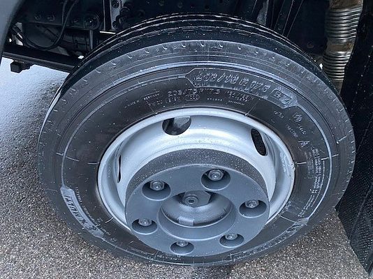 Vehicle image 7 / 14