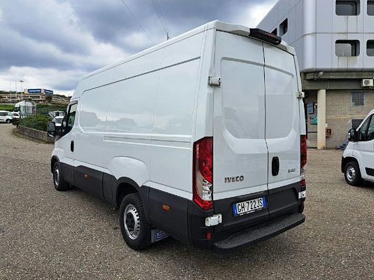 Vehicle image 10 / 16