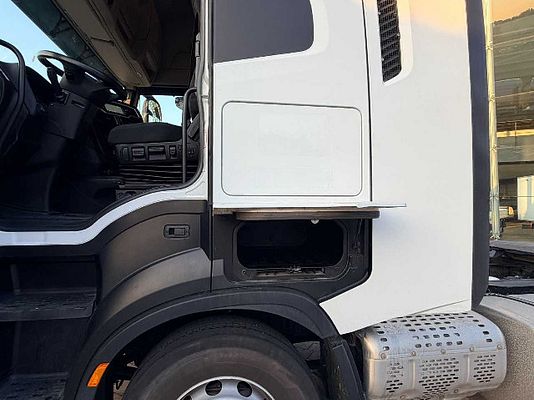 Vehicle image 7 / 16