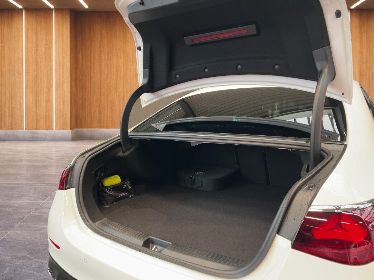 Mercedes-Benz E-Klasse – Bild 9