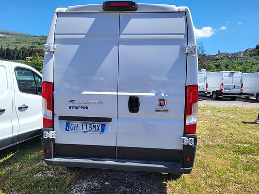 Vehicle image 5 / 8
