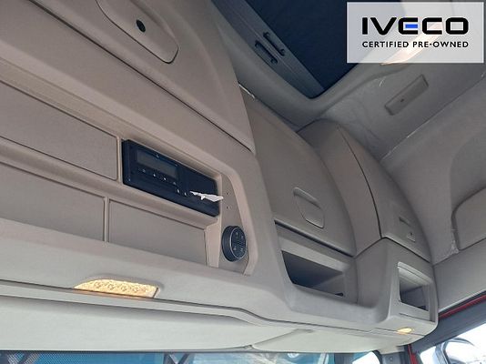 Vehicle image 8 / 12