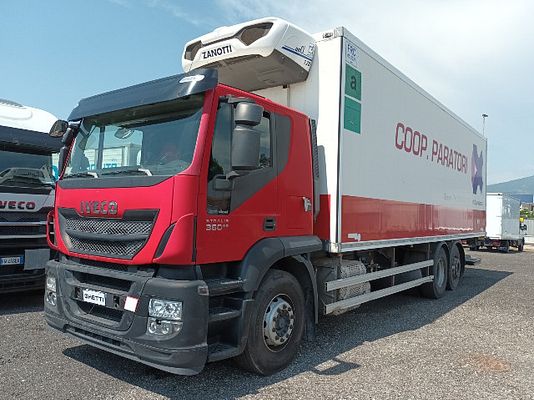 Vehicle image 1 / 5