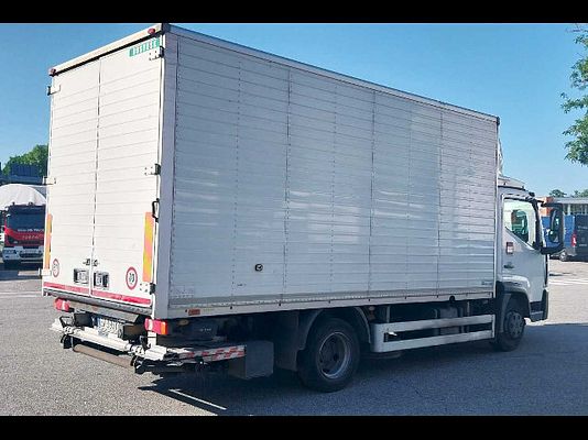 Vehicle image 4 / 6