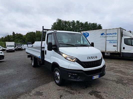 Vehicle image 2 / 11