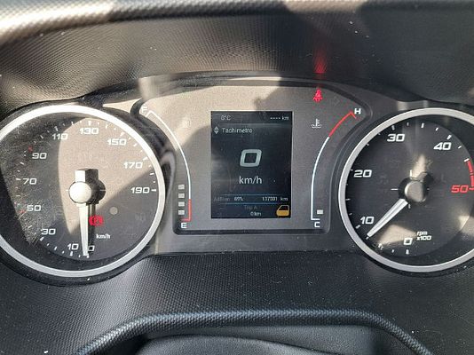Vehicle image 13 / 15