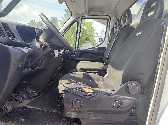 Vehicle image 10 / 10