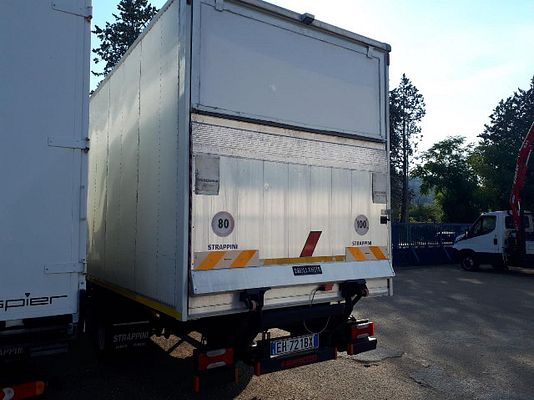 Vehicle image 2 / 5