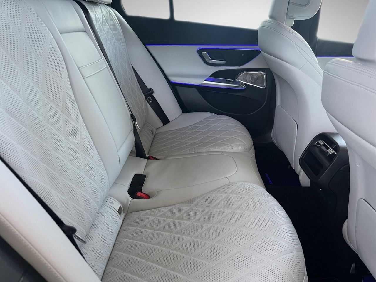 Mercedes-Benz E-Klasse – Bild 23