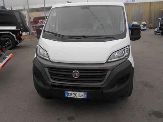 Vehicle image 2 / 10