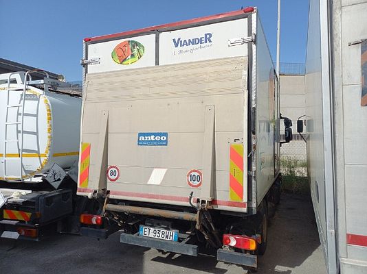 Vehicle image 4 / 5