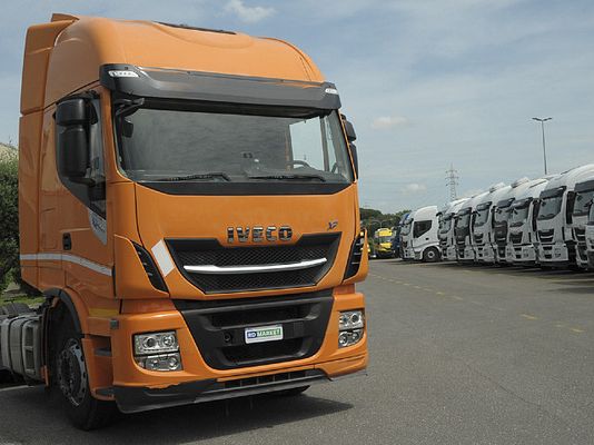 Vehicle image 2 / 7