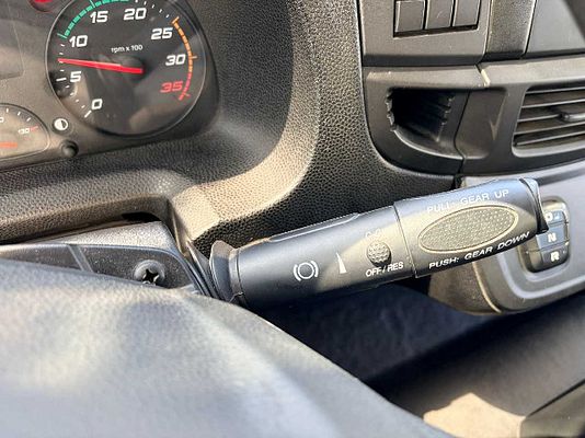 Vehicle image 11 / 14