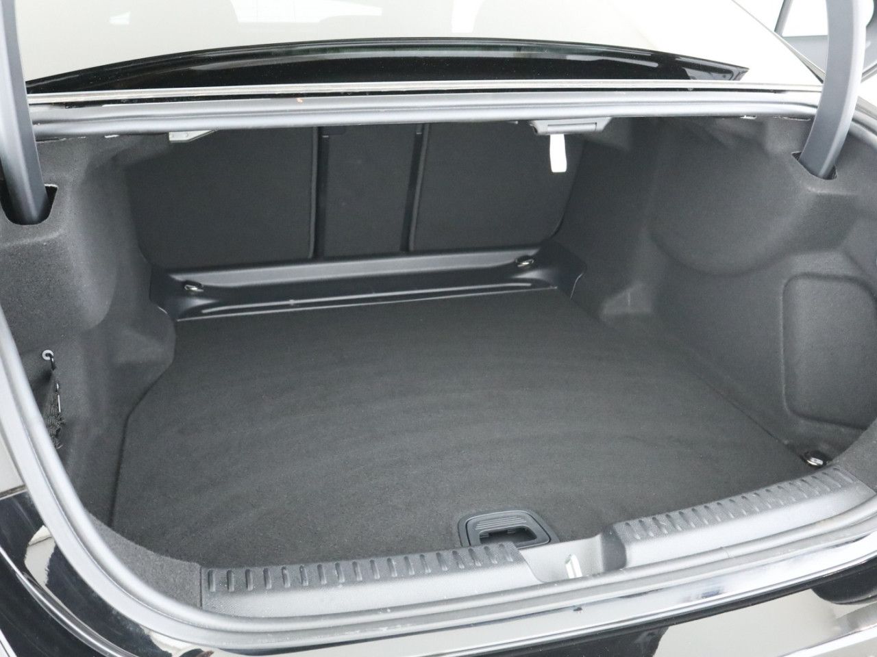 Mercedes-Benz E-Klasse – Bild 23