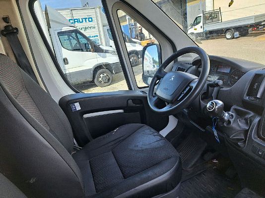 Vehicle image 4 / 15