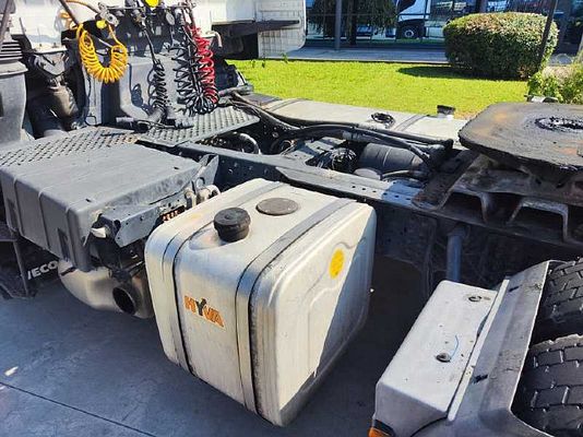 Vehicle image 5 / 14