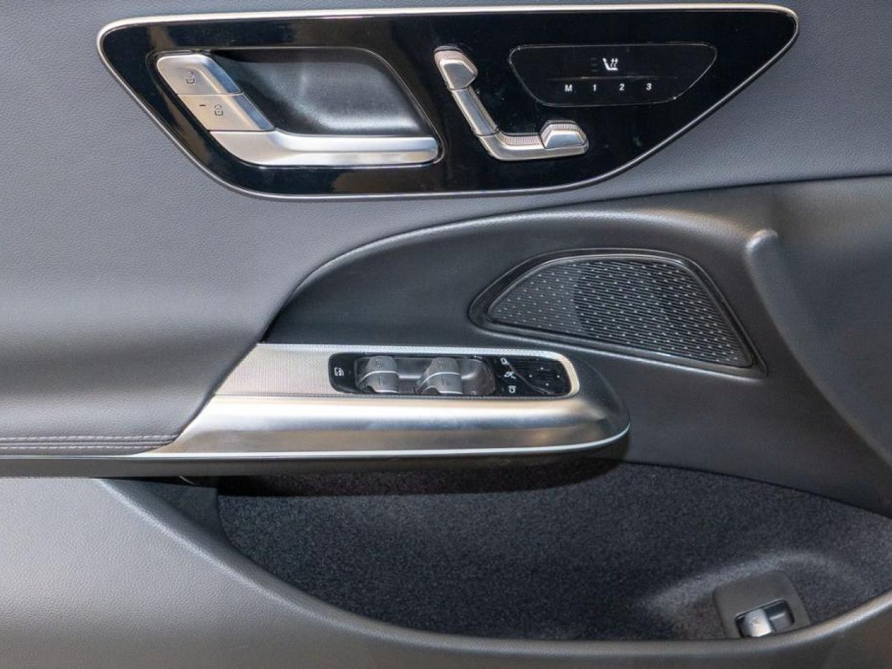Mercedes-Benz E-Klasse – Bild 9