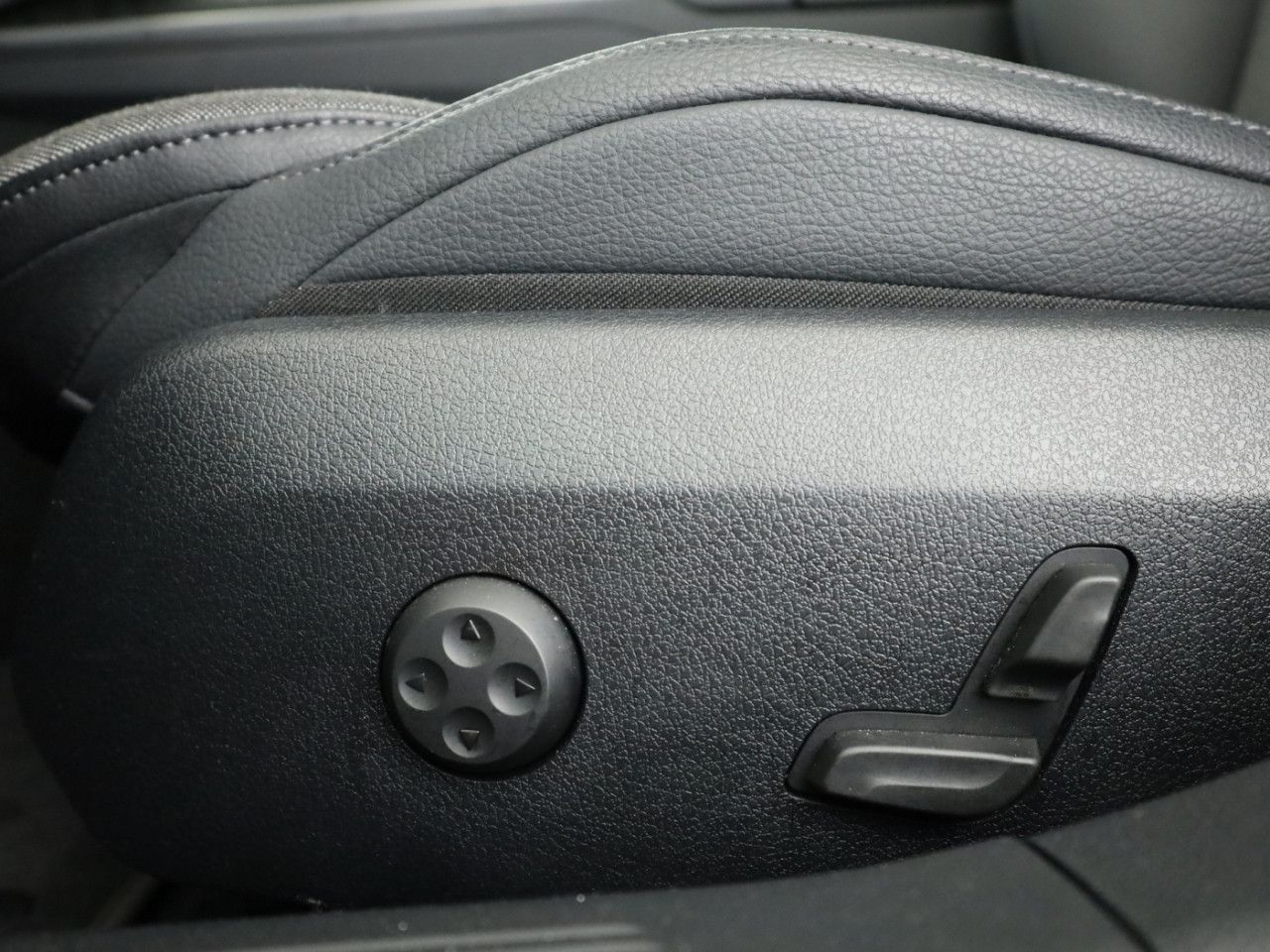 Mercedes-Benz E-Klasse – Bild 25
