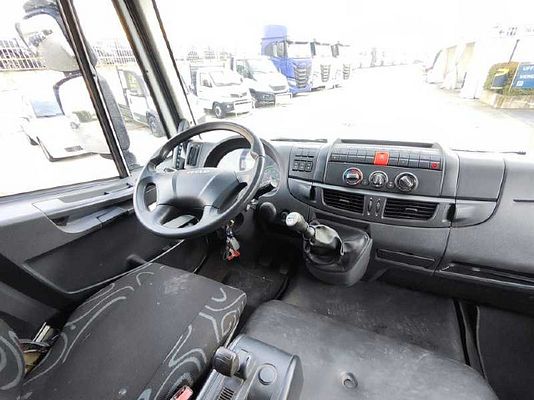 Vehicle image 10 / 15