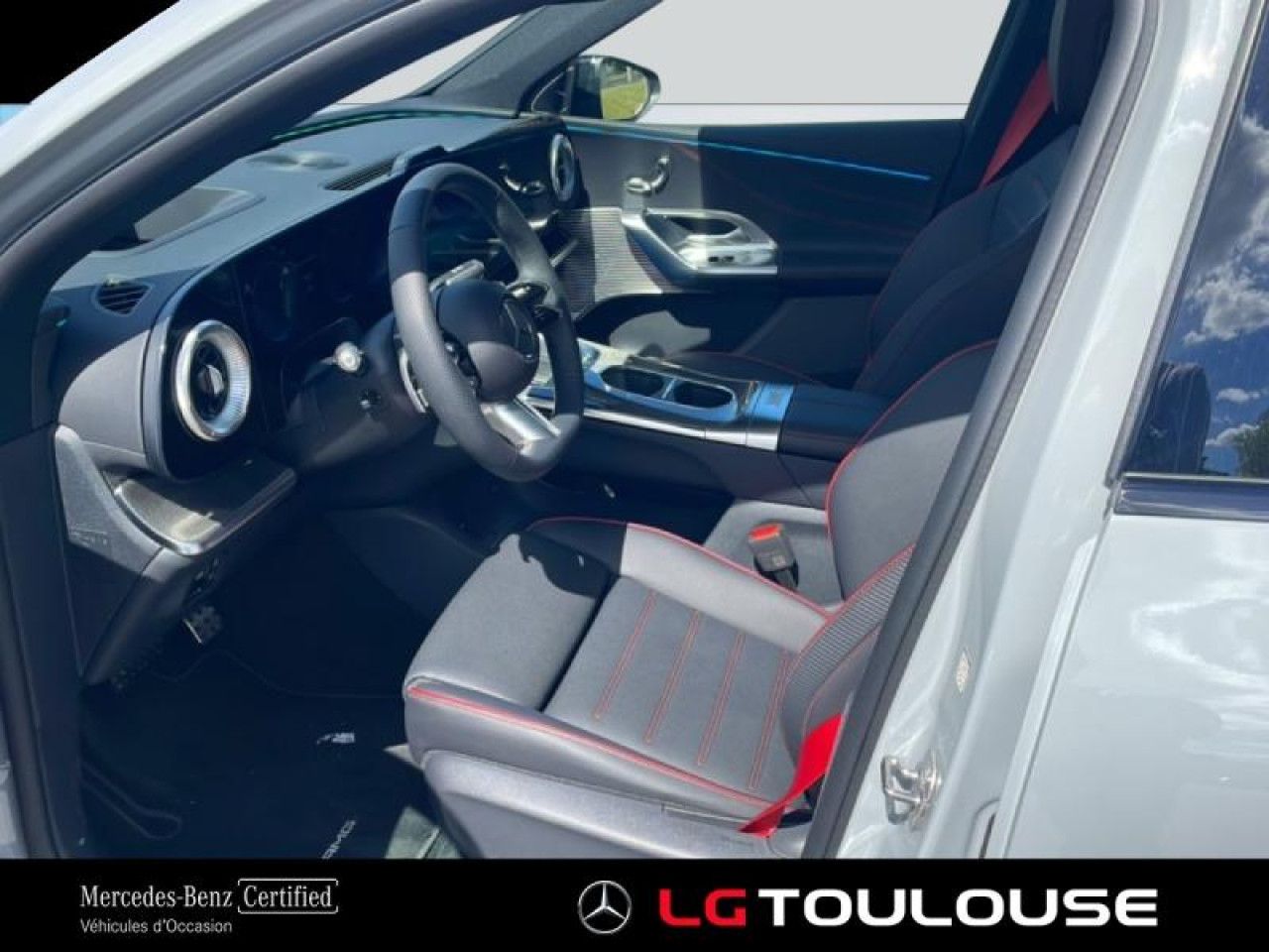 Photo du v&eacute;hicule 9 / 18