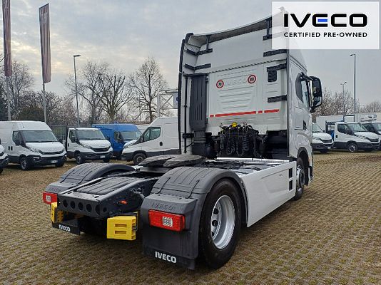 Vehicle image 5 / 18