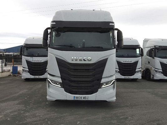 Vehicle image 1 / 6