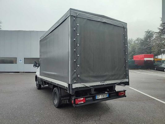 Vehicle image 6 / 10