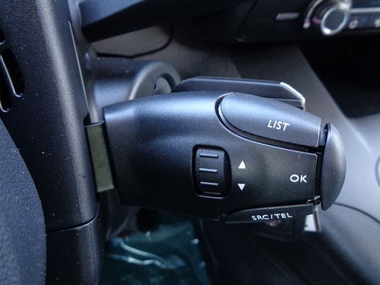 Vehicle image 12 / 15