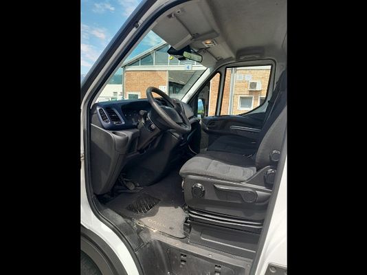 Vehicle image 16 / 17