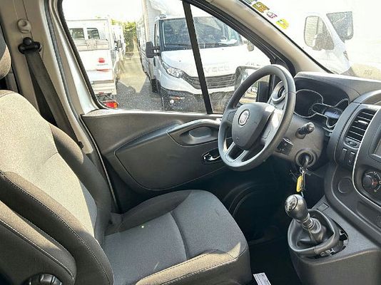 Vehicle image 4 / 15